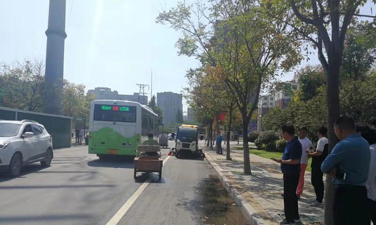 環(huán)衛(wèi)洗掃車馬路工作 小型環(huán)衛(wèi)洗掃車