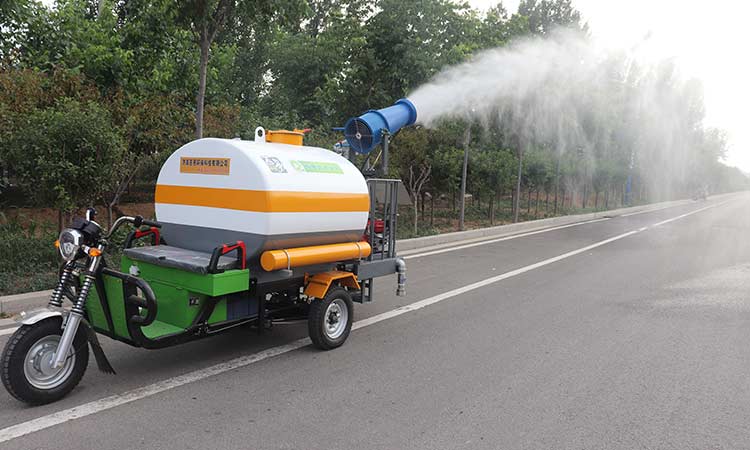 小型三輪灑水車道路作業(yè) 電動(dòng)三輪灑水車