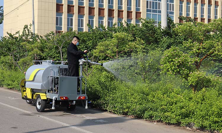 小型電動(dòng)三輪灑水車的保養(yǎng)說(shuō)明