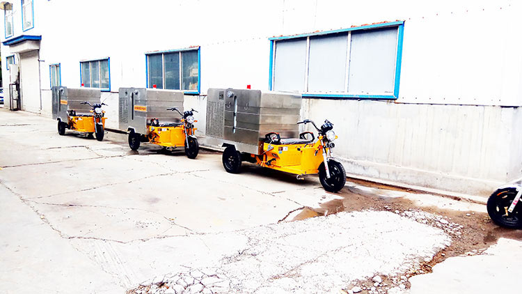 高壓清洗車發車現場 三輪高壓沖洗車