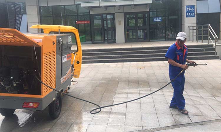 純電動高壓沖洗車高壓水槍作業(yè) 小型電動高壓沖洗車