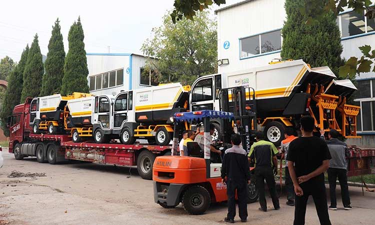 環衛垃圾清運車發貨現場 小型電動垃圾清運車