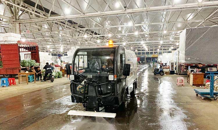 四輪多功能高壓清洗車菜市場內作業 高壓清洗車