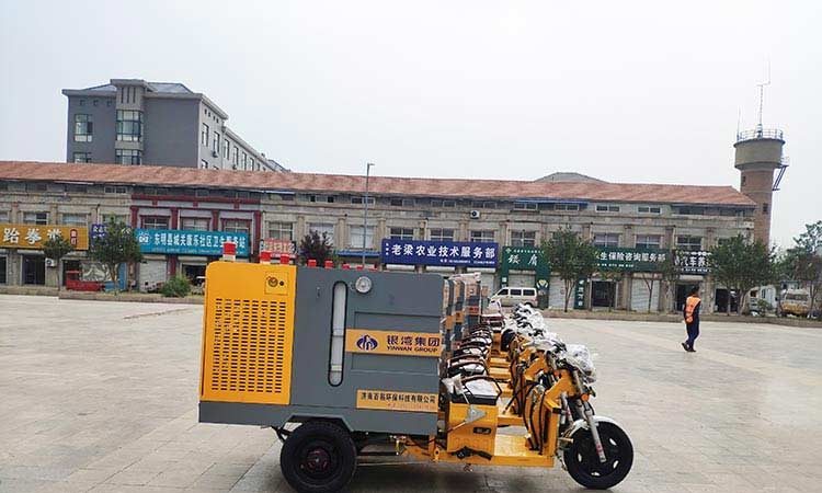 小型電動高壓清洗車交車現場 工廠三輪高壓清洗車
