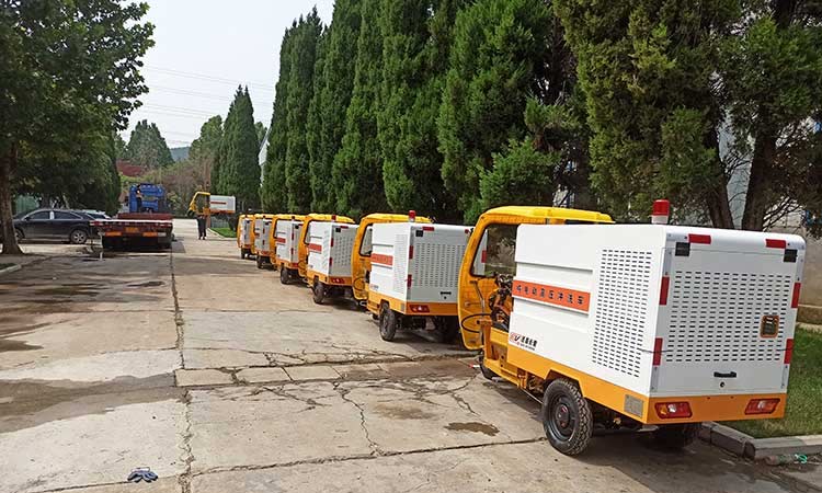 三輪多功能高壓清洗車準備裝車 道路環衛高壓清洗車