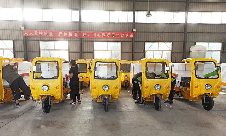 電動高壓清洗車準備系統調試中 小區高壓沖洗車