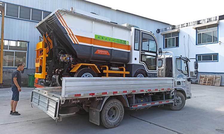 垃圾清運(yùn)車裝車發(fā)貨 電動(dòng)垃圾清運(yùn)車廠家