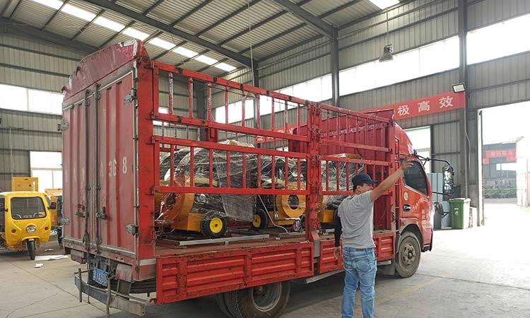 手推式樹葉收集器裝車中 環衛樹葉收集器