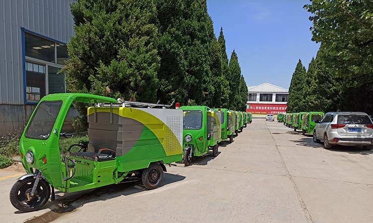 環衛公司定制的高壓清洗車組裝完畢 三輪高壓清洗車