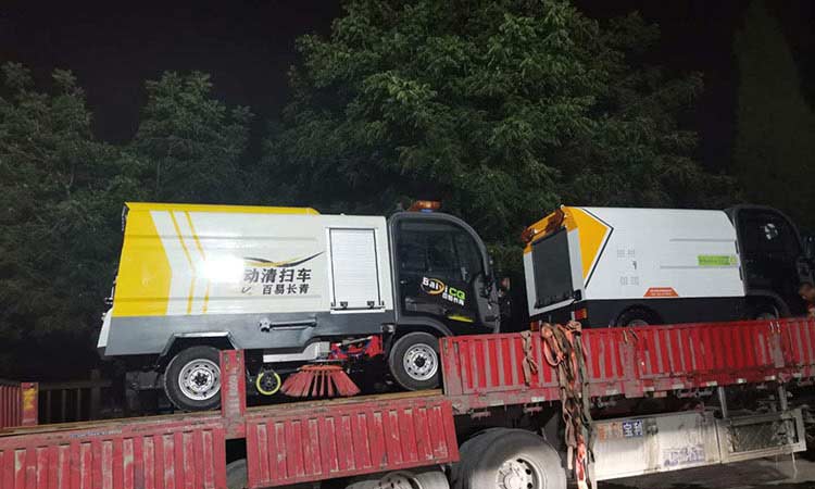 純電動四輪洗掃車裝車發貨 慢車道四輪洗掃車