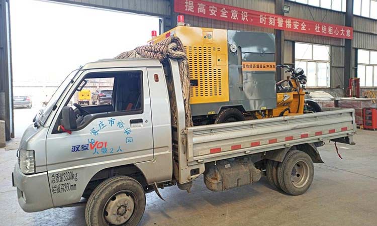 環衛高溫高壓清洗車發貨現場 油污高溫高壓清洗車