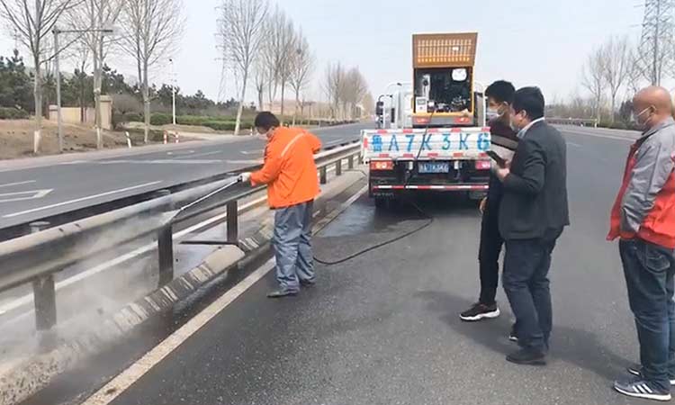 多功能高壓清洗車公路護欄清洗作業 三輪高壓清洗車