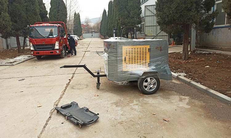 牽引式樹葉收集器打包完畢 大面積樹葉收集器