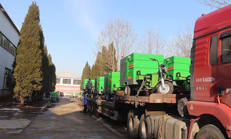 三輪多功能高壓清洗車裝車中 環衛高壓清洗車