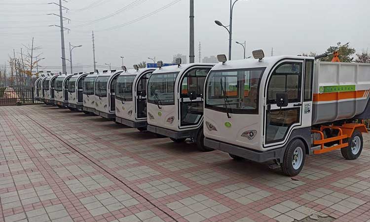 電動(dòng)垃圾清運(yùn)車(chē)交接現(xiàn)場(chǎng) 小型垃圾清運(yùn)車(chē)