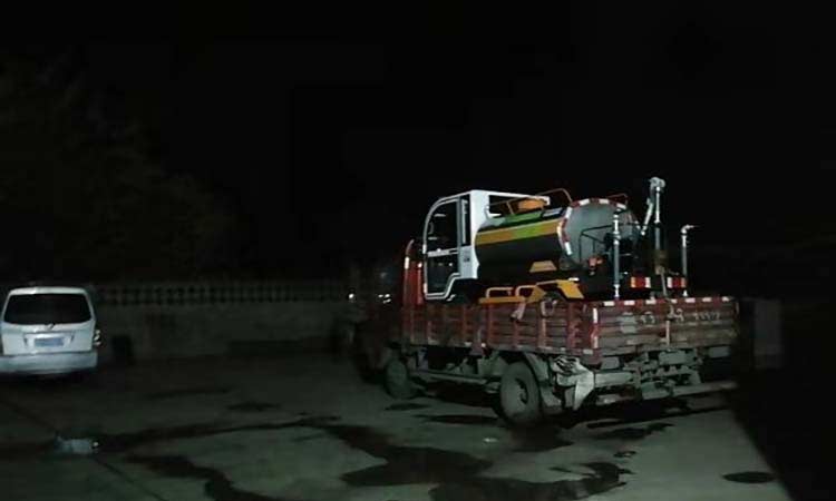 電動四輪灑水車裝車現場 環衛四輪灑水車