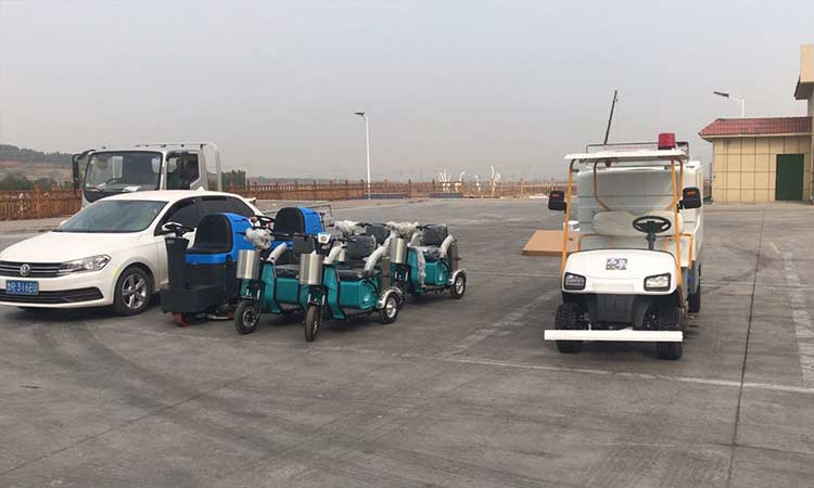 環(huán)衛(wèi)多功能高壓清洗車開始工作 電動高壓清洗車