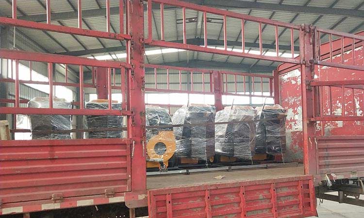 吸葉機裝車中 吸樹葉收集器