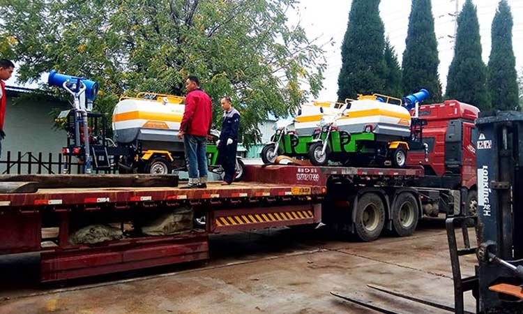 三輪灑水車裝車發貨 小型電動灑水車