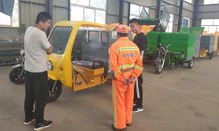環(huán)衛(wèi)大爺訂購三輪高壓清洗車 電動高壓清洗車