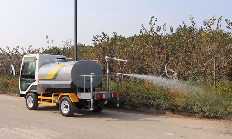 百易環保灑水車操作的注意事項