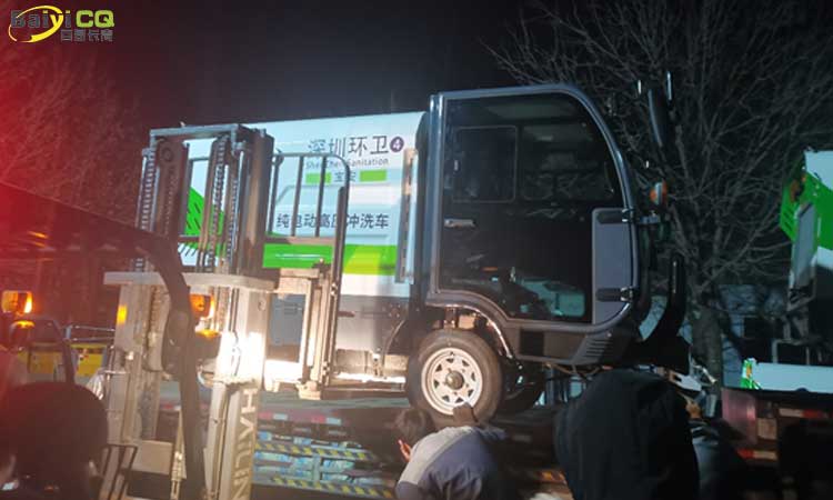深圳環(huán)衛(wèi)公司電動(dòng)高壓清洗車發(fā)車現(xiàn)場(chǎng)