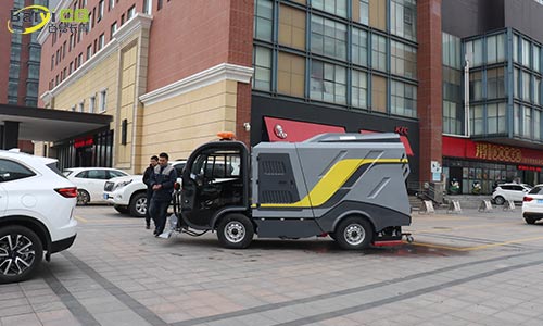 深度清潔車--集深度清潔和高壓清洗于一體的高效環衛車