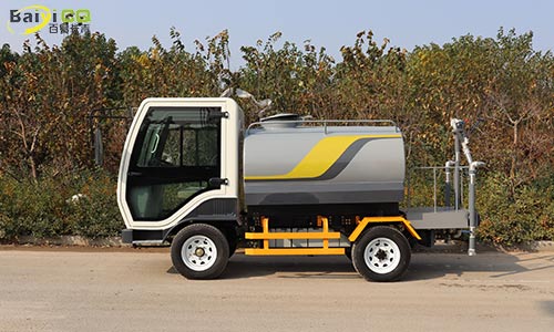 校園環衛選擇哪款電動小型灑水車