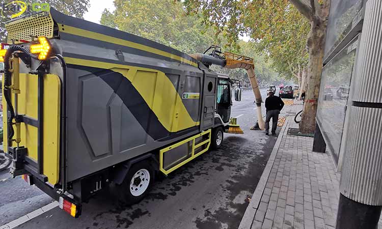 純電動(dòng)吸葉車 大型落葉收集車
