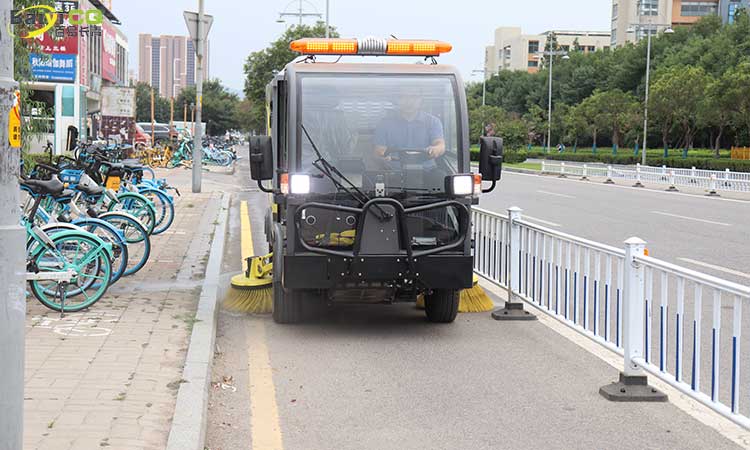 市政環(huán)衛(wèi)道路洗掃車 電動洗掃車廠家