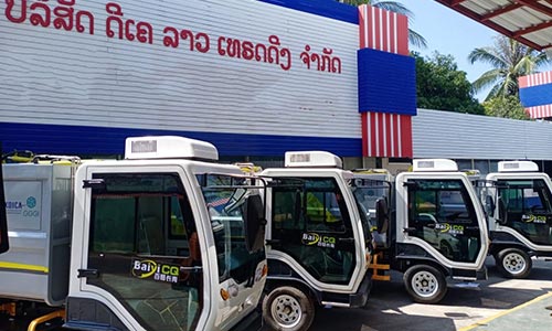 經過數日的運輸后裝式垃圾清運車運抵老撾平安交到客戶手中