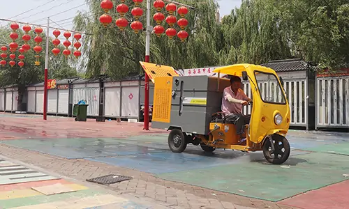 小型三輪高壓清洗車步行街，高壓沖洗作業(yè)實(shí)操