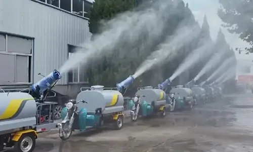 近日小型電動(dòng)灑水車發(fā)往某環(huán)衛(wèi)公司輔助環(huán)衛(wèi)作業(yè)