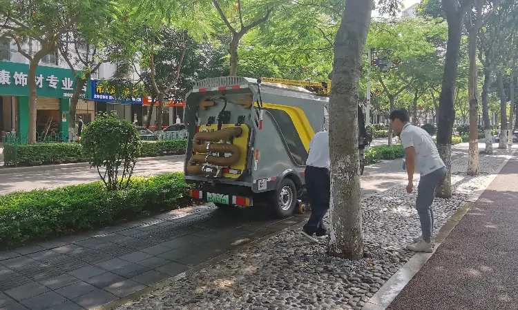 道路洗掃車