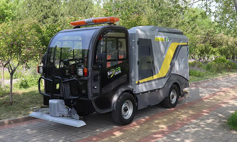 人行道輔道如何深度清洗?小型深度清潔車的實際使用效果怎么樣?