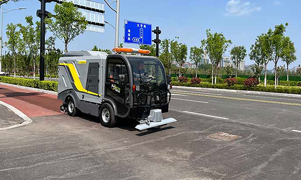 道路污染深度清潔車--深度清潔,多領域、多區域路面保潔、衛生治理!
