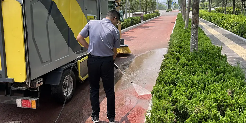 樹葉收集車 5_看圖王.jpg