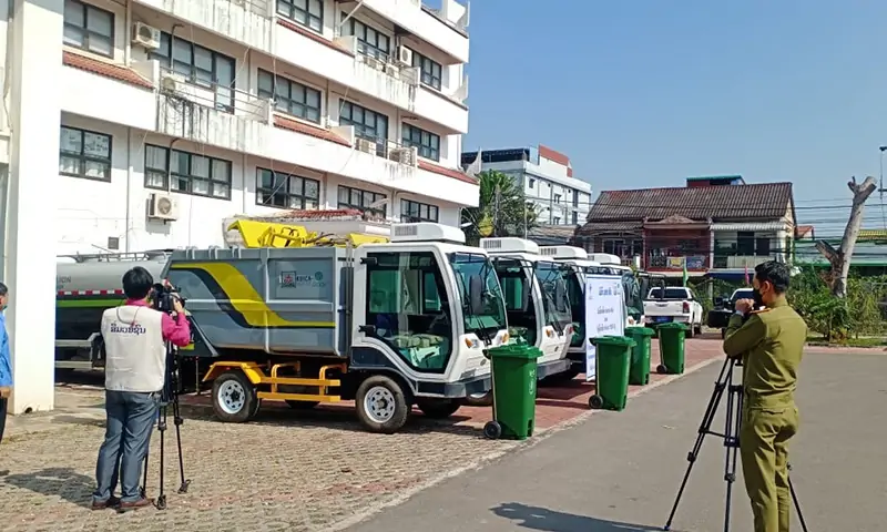 一輛車解決商業(yè)街道垃圾轉(zhuǎn)運清理難題！后裝式垃圾清運車，環(huán)衛(wèi)作業(yè)垃圾轉(zhuǎn)運好幫手！