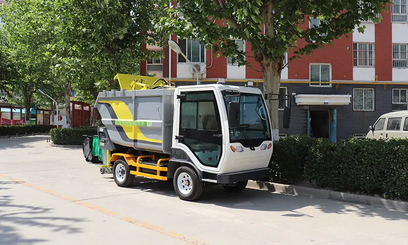 純電動后裝式垃圾清運車，解決當前物業(yè)小區(qū)垃圾轉(zhuǎn)運困難問題，純電動，更環(huán)保！