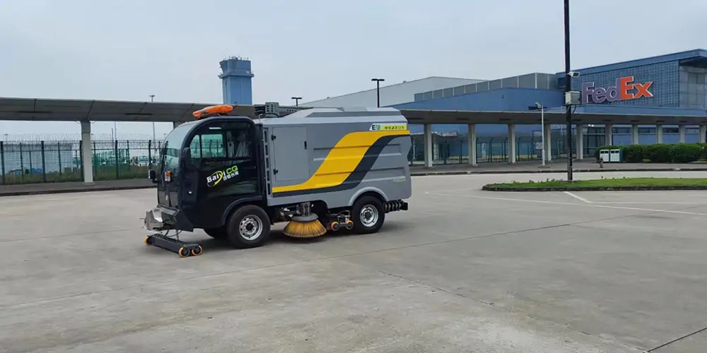 機場洗掃車_電動洗掃車_環衛洗掃車_機場道路洗掃車