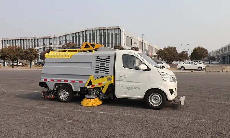 新品上市!新能源純電動(dòng)洗掃車(chē)亮相!長(zhǎng)安底盤(pán)可上牌,可旋轉(zhuǎn)機(jī)械臂帶高壓沖洗顯奇效!