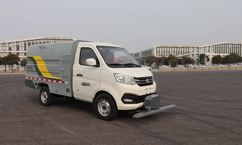 新品上市!新能源純電動(dòng)道路養(yǎng)護(hù)車(chē)亮相!長(zhǎng)安底盤(pán)可上牌,駕駛舒適,操作簡(jiǎn)單!