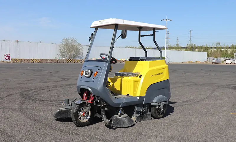 純電動清掃車!體積小巧,通過性強,單人駕駛操作無壓力,一起來看一下吧!