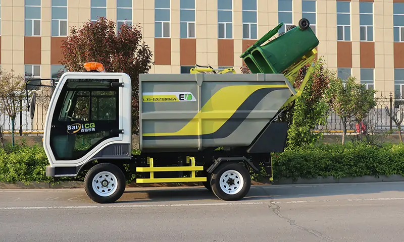高效環(huán)保的四輪電動后裝式垃圾清運車，搖桿控制，雙人駕駛室，液壓動力十足！