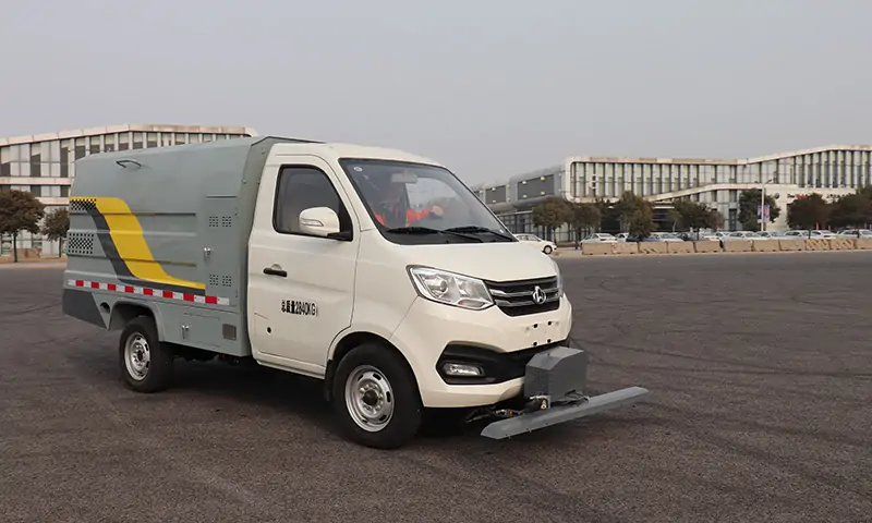 可上牌純電動(dòng)洗掃車(chē)!自動(dòng)檔位,動(dòng)力強(qiáng)勁,背街小巷路面衛(wèi)生的新利器