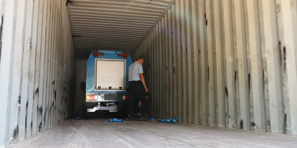 道路洗掃車_路面污漬清潔“專家”_電動洗掃車_環衛洗掃車_小型洗掃車