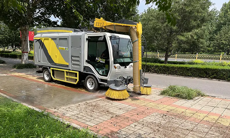 樹葉收集車——引領綠色清潔革命的力量，落葉收集專用車輛。