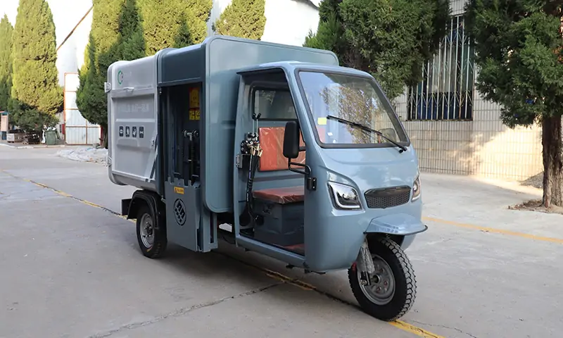 標題:側裝式垃圾清運車:美好城市環境的助力者