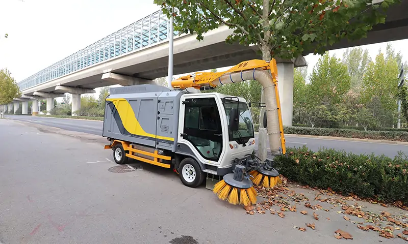 創新純電動樹葉收集車:秋冬季節的落葉清理新寵