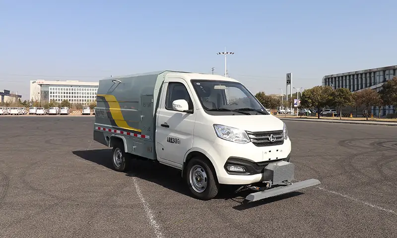 新能源道路養(yǎng)護(hù)車(chē):綠色清潔,高效環(huán)保的城市美容師